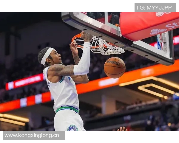 稳定发挥麦克丹尼尔斯半场高效表现助球队争胜